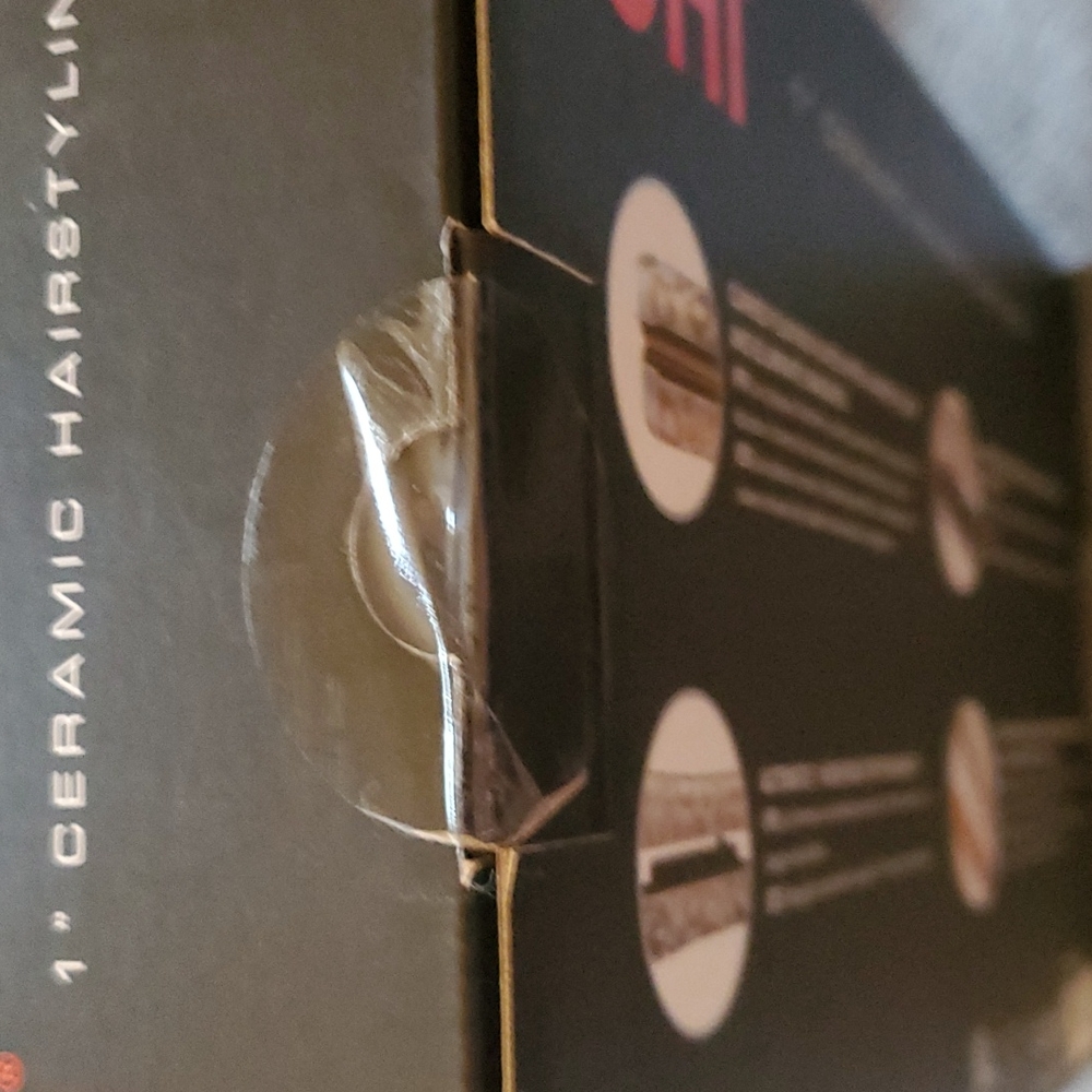Chi Ceramic Hairstyling Iron - Picture 4 of 5